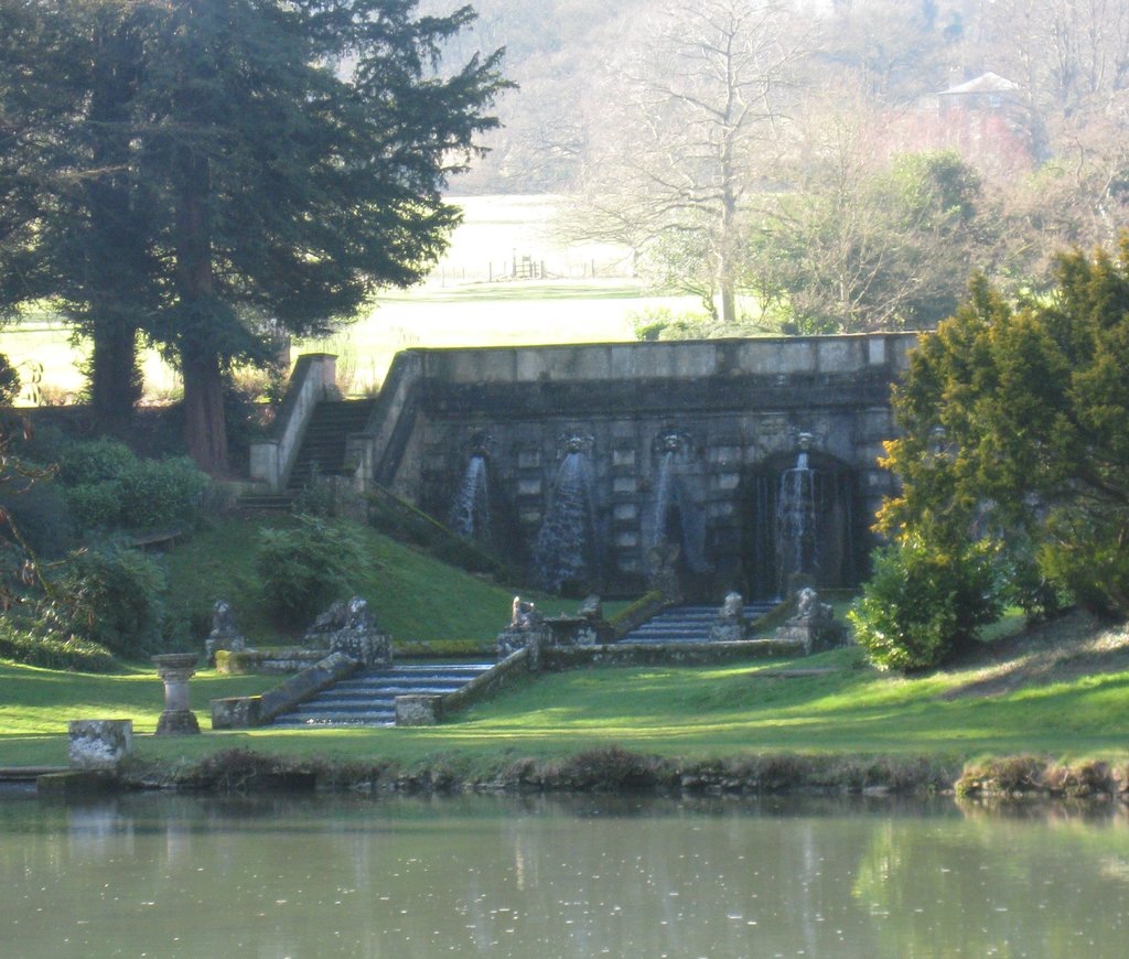 We go back to Cowley Manor again and again. We must have been about 10 times in the past 10 years : in the first years of our dating, when I was pregnant, when our daughter was 6 months old, and then 18 months old, 2 years old and every year since then.