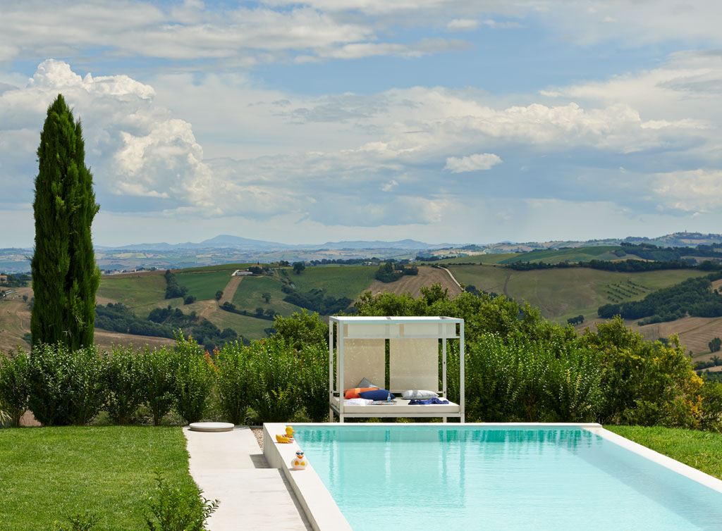 Ca Mattei, beautiful villa rental in Le Marche, Italy for 11 people. View with sunbed