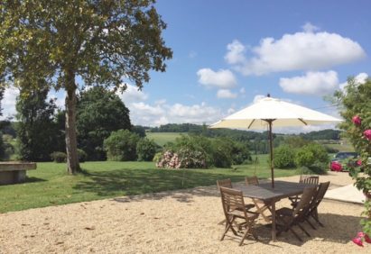 Maison de La Vaure - a Bordeaux chateau for your summer holiday. 15 Maison de la Vaure chateau rental near Bordeaux with heated outdoor pool