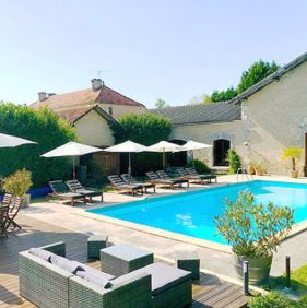 Maison de La Vaure - a Bordeaux chateau for your summer holiday. 5 Maison de la Vaure chateau rental near Bordeaux with heated outdoor pool