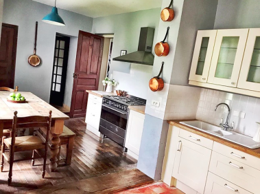 Maison de La Vaure - a Bordeaux chateau for your summer holiday. 12 Maison de la Vaure chateau rental near Bordeaux with heated outdoor pool