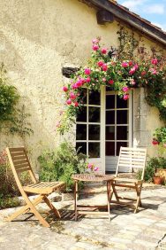 Maison de La Vaure - a Bordeaux chateau for your summer holiday. 18 Maison de la Vaure chateau rental near Bordeaux with heated outdoor pool